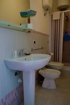 Economy Tek Büyük Yataklı Oda, Banyolu/Duşlu
