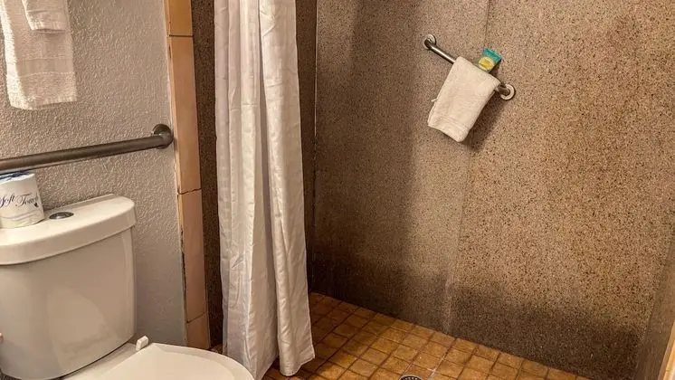 Engellilere uygun banyo