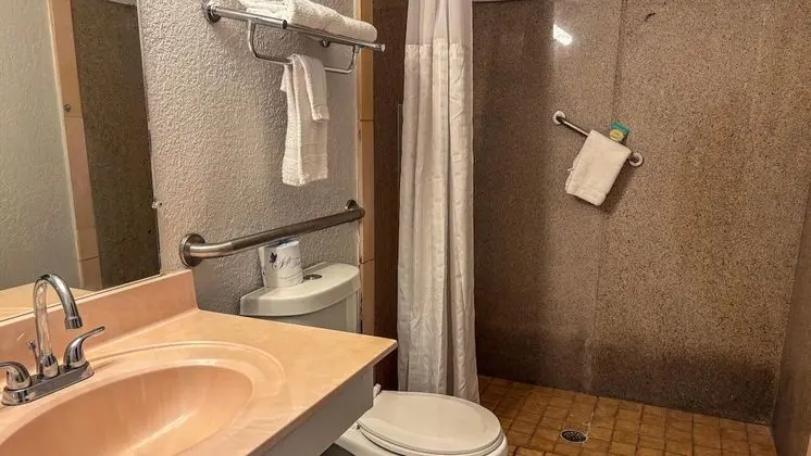 Engellilere uygun banyo
