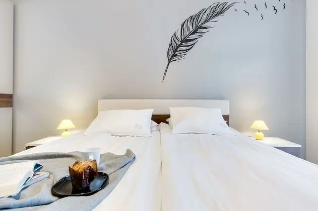 Pacific, One-bedroom Apartment