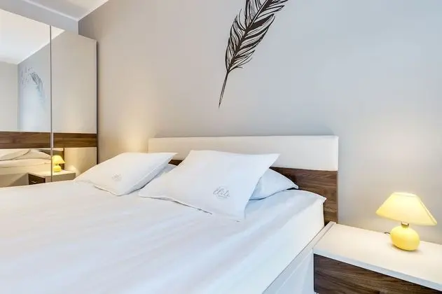 Pacific, One-bedroom Apartment