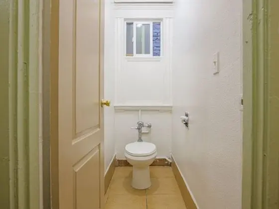 Standard Oda, 1 Büyük (Queen) Boy Yatak (Shared Bathroom)