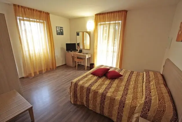 Comfort Tek Büyük veya İki Ayrı Yataklı Oda