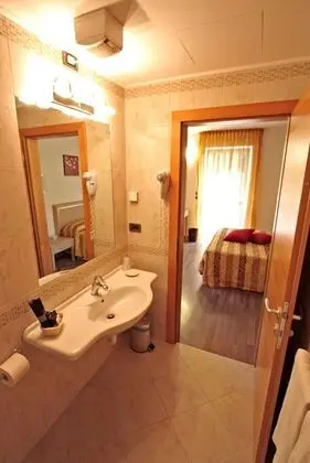 Comfort Tek Büyük veya İki Ayrı Yataklı Oda