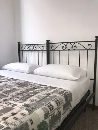 Tek Büyük veya İki Ayrı Yataklı Oda, Ortak Banyo