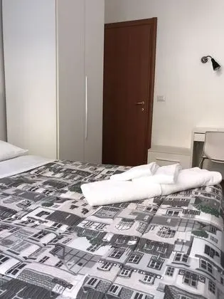 Tek Büyük veya İki Ayrı Yataklı Oda, Ortak Banyo