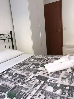 Tek Büyük veya İki Ayrı Yataklı Oda, Ortak Banyo