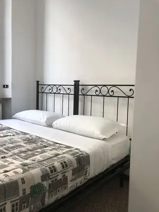 Tek Büyük veya İki Ayrı Yataklı Oda, Ortak Banyo