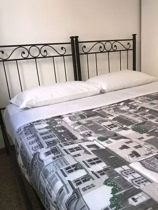 Tek Büyük veya İki Ayrı Yataklı Oda, Ortak Banyo