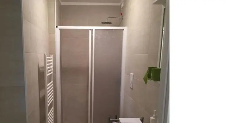 Tek Büyük veya İki Ayrı Yataklı Oda, Ortak Banyo