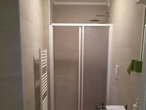 Tek Kişilik Oda, Ortak Banyo