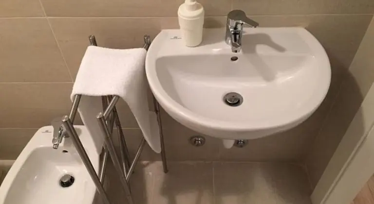 Tek Kişilik Oda, Ortak Banyo