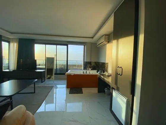 Junior Suite Deniz Manzaralı Oda