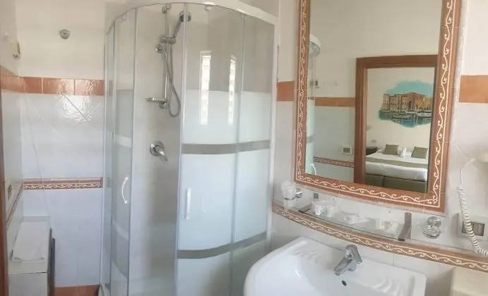 Üç Kişilik Oda, Özel Banyo