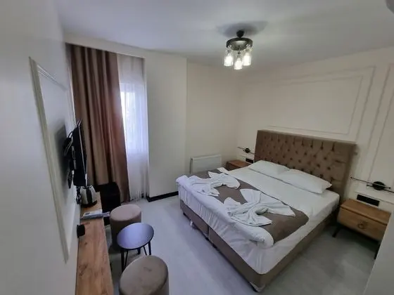 Standard Oda Bahce Veya Sokak Manzarali