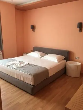 Basic Tek Büyük Yataklı Oda, Göl Manzaralı