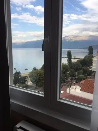 Basic Tek Büyük Yataklı Oda, Göl Manzaralı