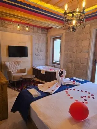 Deluxe Oda Balkonlu, Avlu Manzaralı, Jakuzili