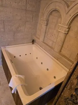 Deluxe Oda,    , Jakuzili