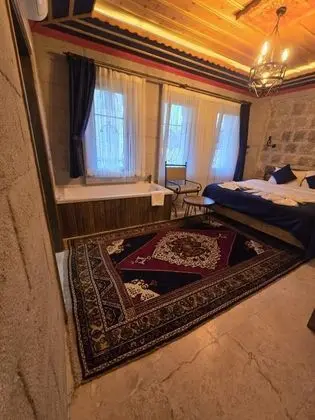 Deluxe Oda,    , Jakuzili