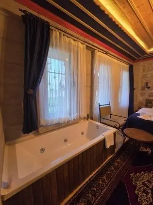 Deluxe Oda,    , Jakuzili