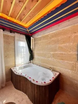 Deluxe Oda,    , Jakuzili