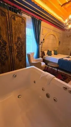 Deluxe Oda,    , Jakuzili