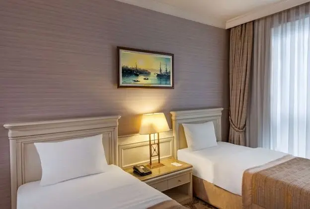 Classic Room with 2 Single Beds