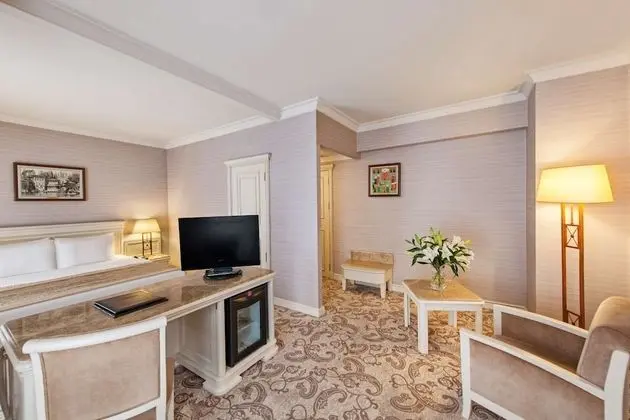 Junior Suite with Queen Size Bed