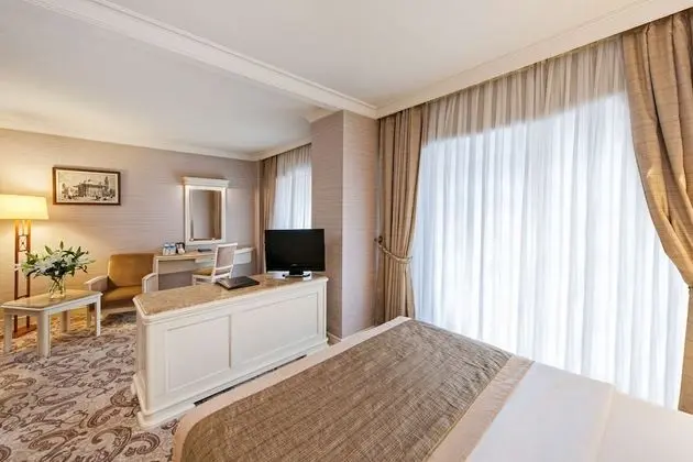 Junior Suite with Queen Size Bed