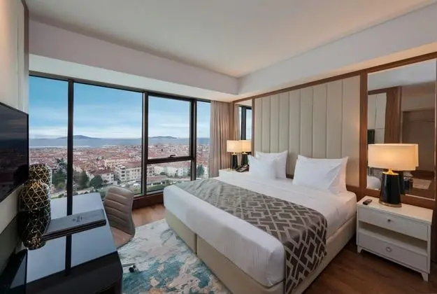 https://images.odamax.com/img/1920x1080/odamax/image/upload/Elite_World_Grand_stanbul_K_kyal_Hotel_202603231432291_SUITE_KING.jpg