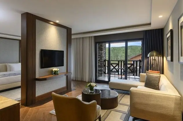 Comfort Süit, Büyük Yataklı, Biyolojik Gölet ve Orman Manzaralı