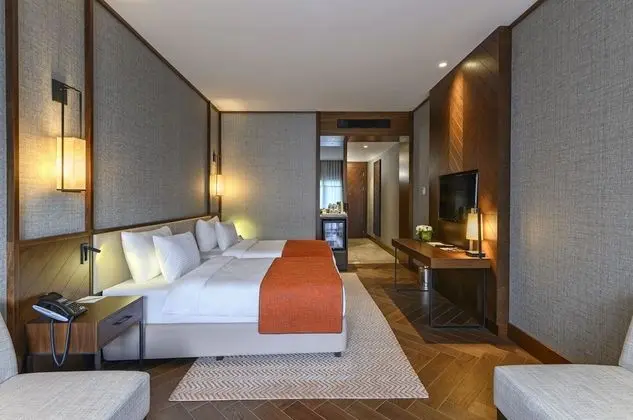 Deluxe Room, Twin Bed, Biological Pond and Forest View
