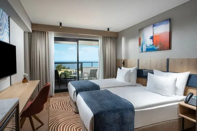 https://images.etstur.com/imgproxy/resize/2560x1440/files/images/hotelImages/etsrooms/514742/Elite_World_Kusadasi_Hotel_20250403165952_5.jpg