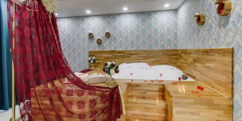 Comfort Suite Jakuzili Oda
