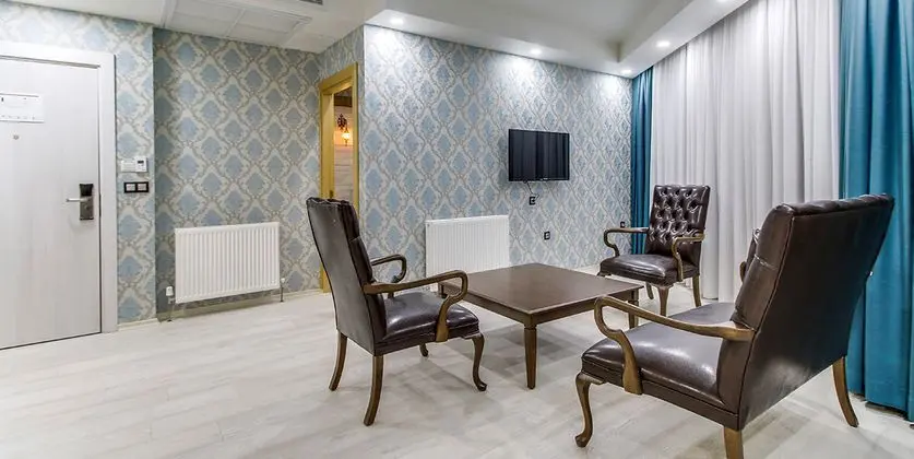 Comfort Suite Jakuzili Oda