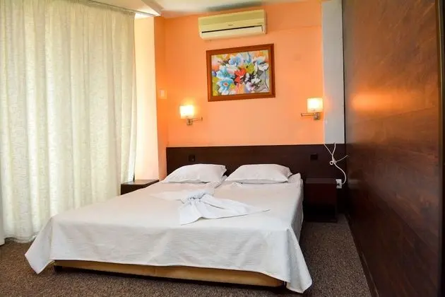 Luxury Tek Büyük Yataklı Oda