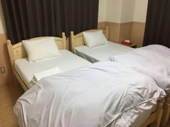 Basic İki Ayrı Yataklı Oda, 2 Tek Kişilik Yatak, Buzdolabı ve Mikrodalga