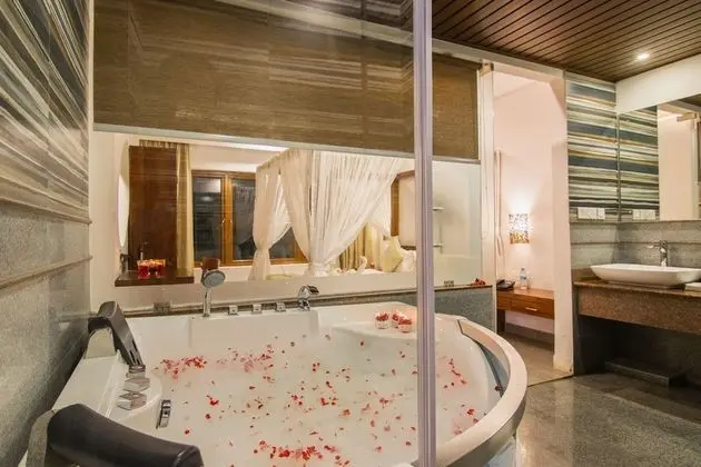 Jacuzzi Suite
