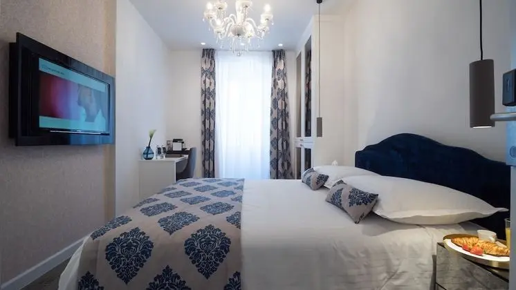 Deluxe Tek Büyük Yataklı Oda, Avlu Manzaralı (Lorena)