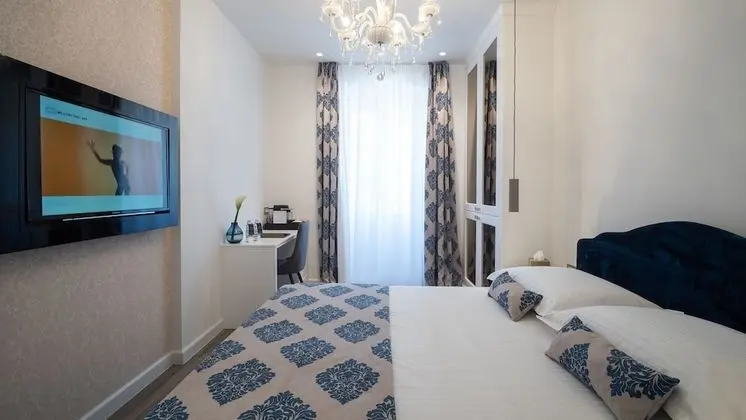Deluxe Tek Büyük Yataklı Oda, Avlu Manzaralı (Lorena)