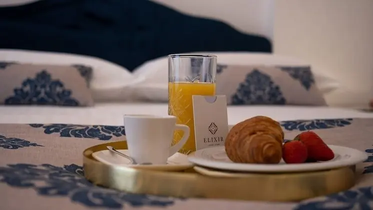 Deluxe Tek Büyük Yataklı Oda, Avlu Manzaralı (Lorena)