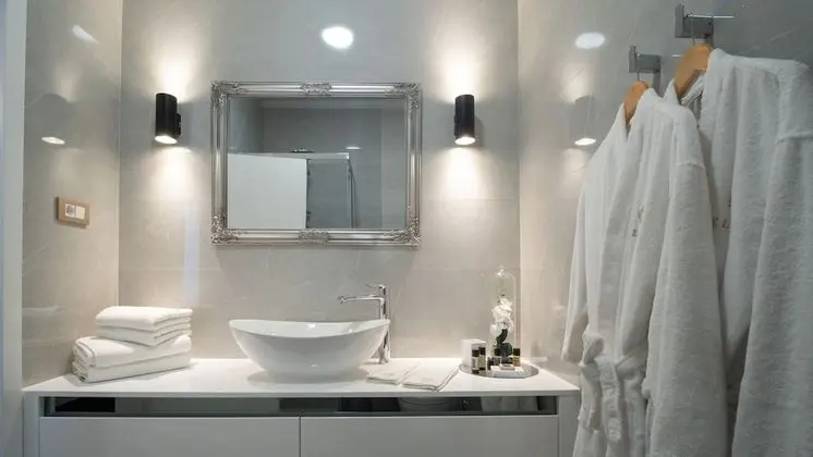 Deluxe Tek Büyük Yataklı Oda, Avlu Manzaralı (Lorena)