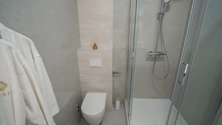 Deluxe Tek Büyük Yataklı Oda, Avlu Manzaralı (Lorena)