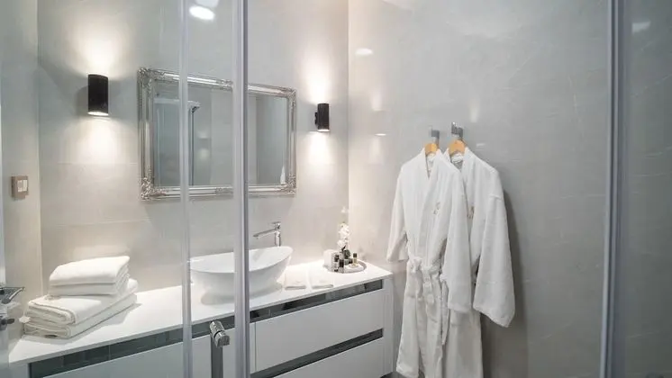 Deluxe Tek Büyük Yataklı Oda, Avlu Manzaralı (Lorena)