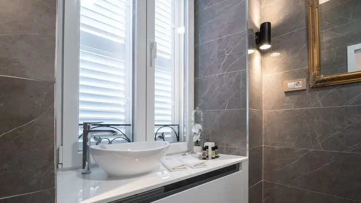 Deluxe Tek Büyük Yataklı Oda, Avlu Manzaralı (Lucija)
