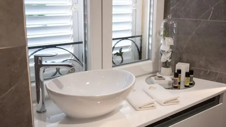 Deluxe Tek Büyük Yataklı Oda, Avlu Manzaralı (Lucija)