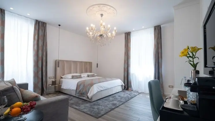 Superior Tek Büyük Yataklı Oda, Avlu Manzaralı (Ana)