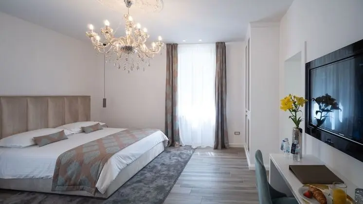 Superior Tek Büyük Yataklı Oda, Avlu Manzaralı (Ana)