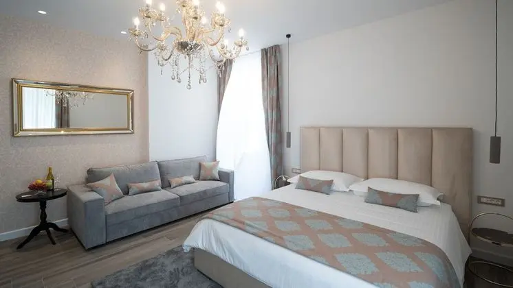 Superior Tek Büyük Yataklı Oda, Avlu Manzaralı (Ana)